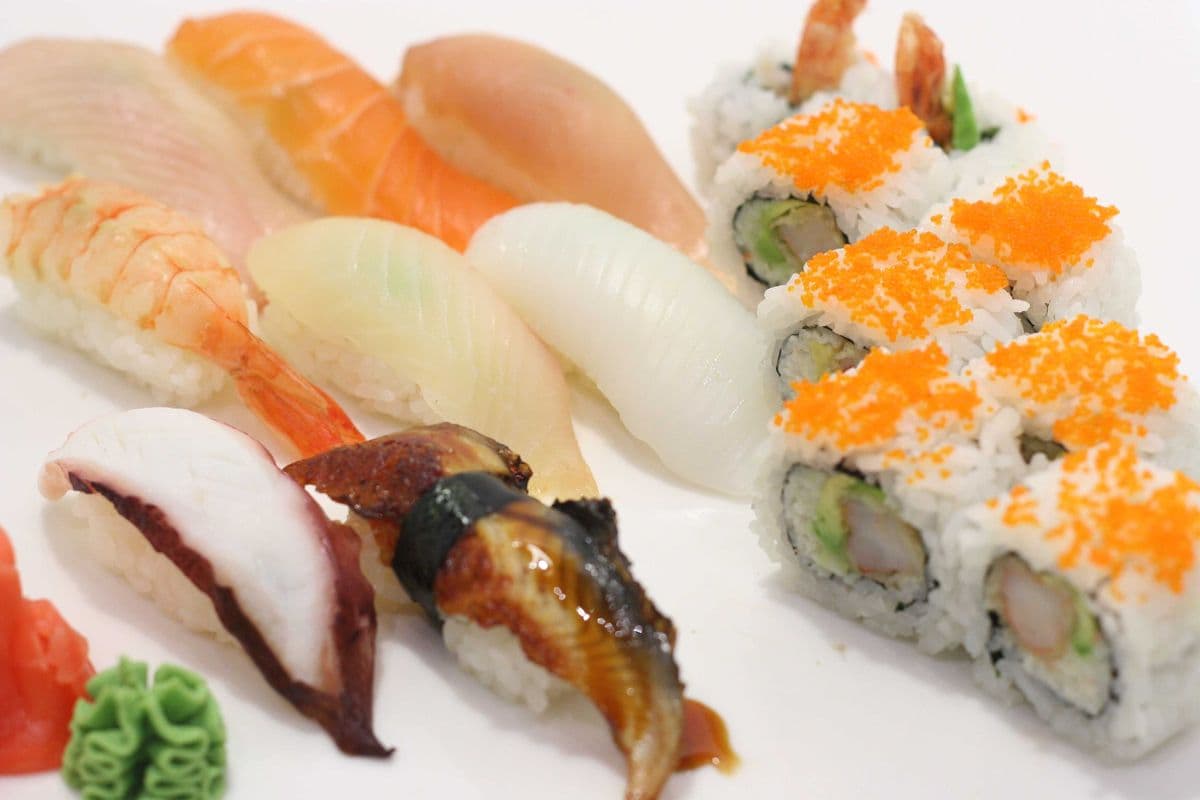 93. Deluxe Sushi Combo (16 pcs)