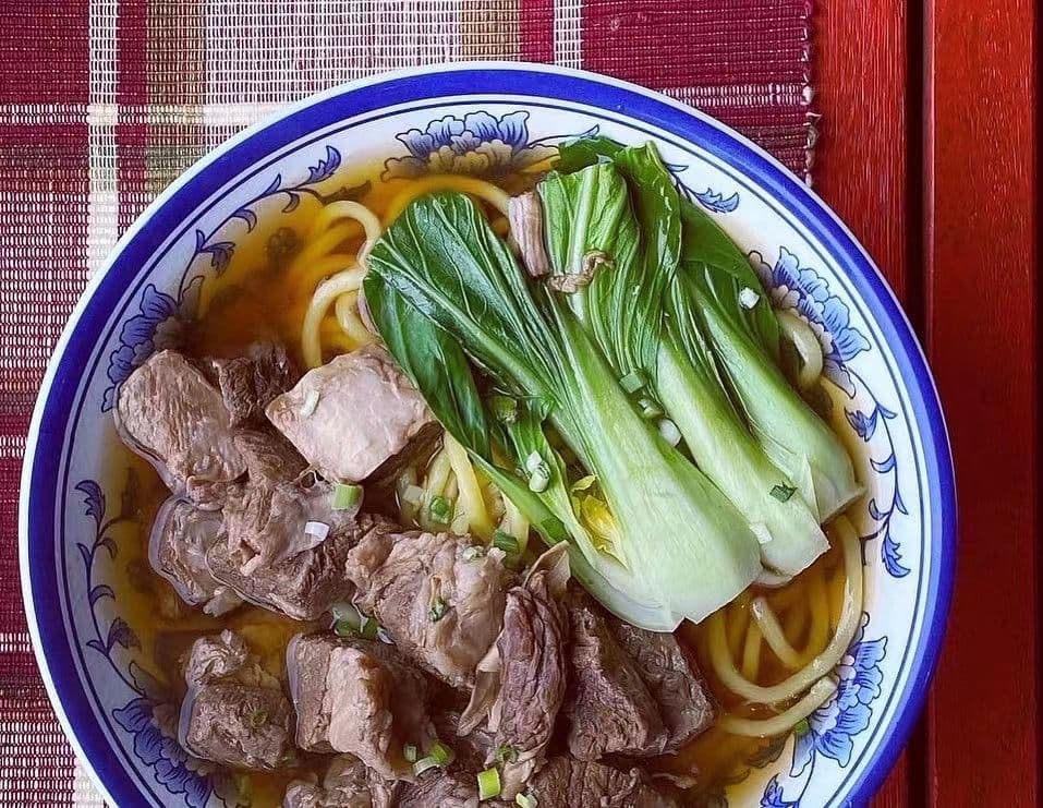 Braised Beef Noodle in Soup  / 红烧牛肉汤面 -Q6
