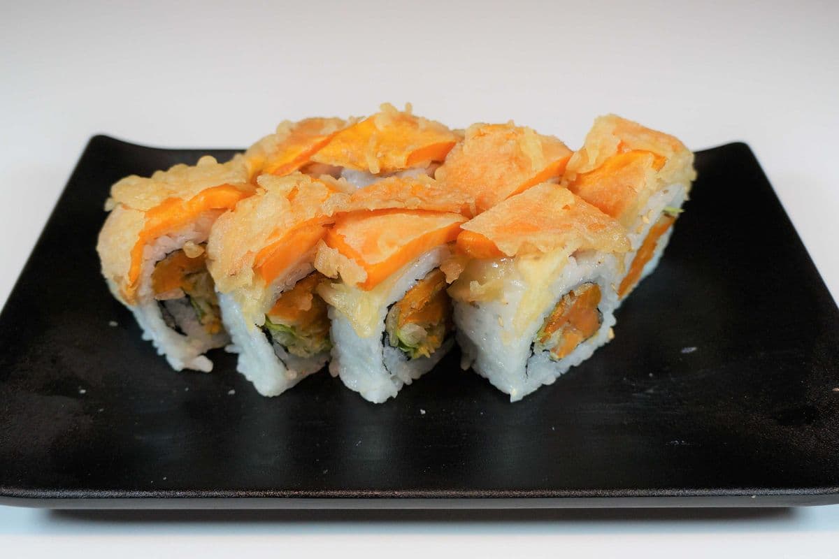 136. Salad Sweet Potato Roll (8 pcs)