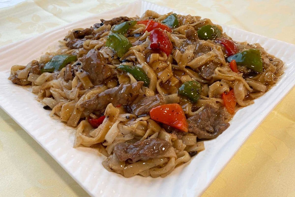 93. Beef Fried Rice Noodles with Pepper in Black Bean Sauce