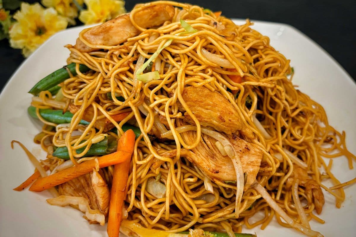P61A. Chicken Lo-Mein