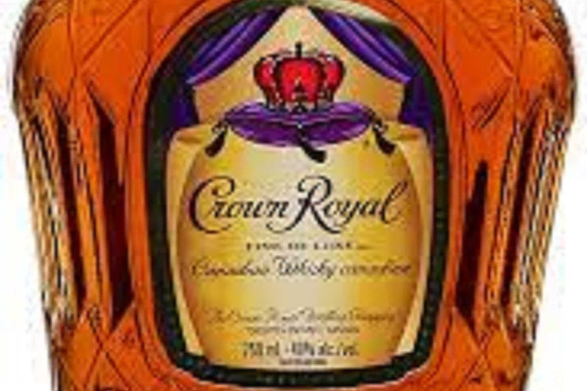 CROWN ROYAL WHISKEY (750 ML) (1 x 750 ML)