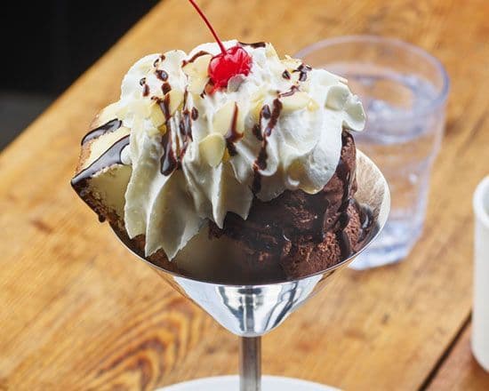 Classic Chocolate Cheesecake Sundae