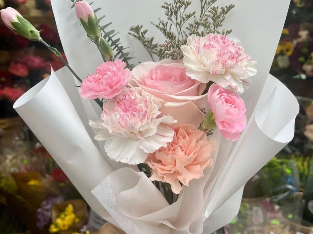 Flowers - Petite Carnation Bouquet (Pink White)
