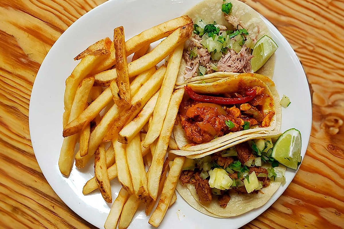 * 3 Tacos con Papas Fritas