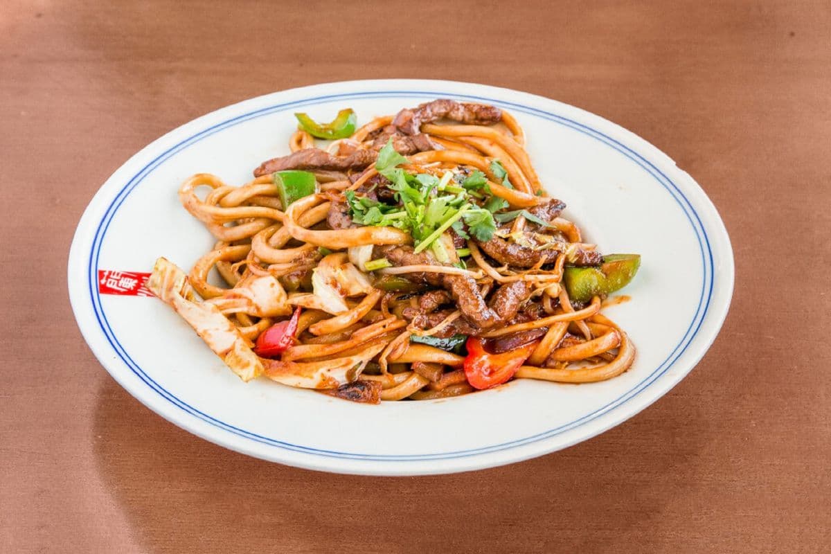 Stir-Fried Tomatoes and Beef Noodles