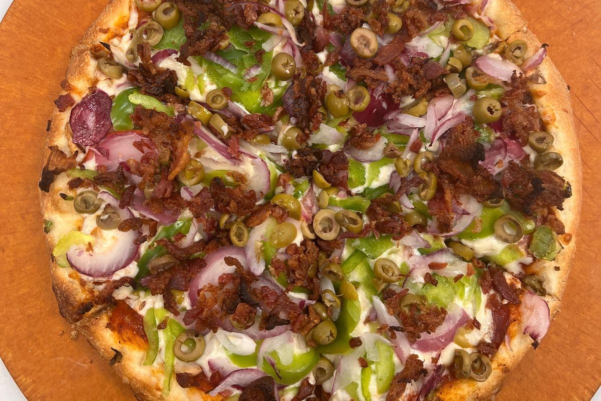 Medium Mr. Mozzarella Pizza