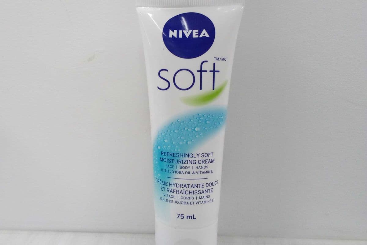 Nivea Soft Moisturizing Cream Tube (75ml)
