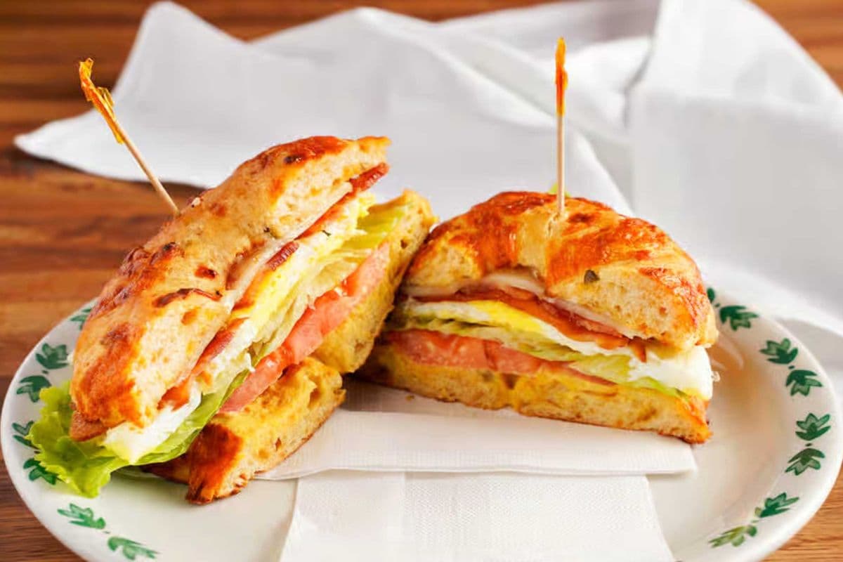 Bacon Breakfast Bagels