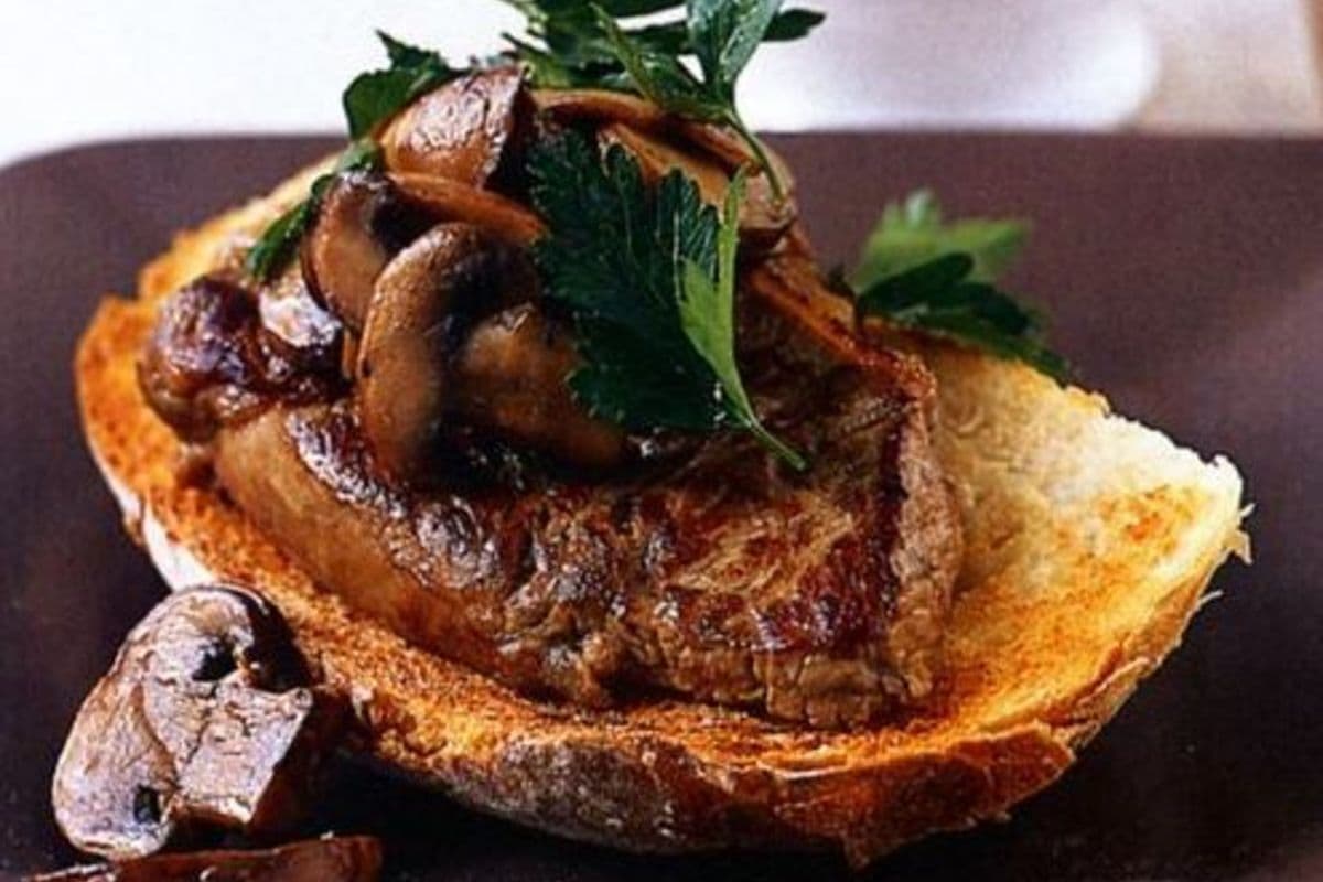 Bayside Top Sirloin Steak Sandwich (6 oz)