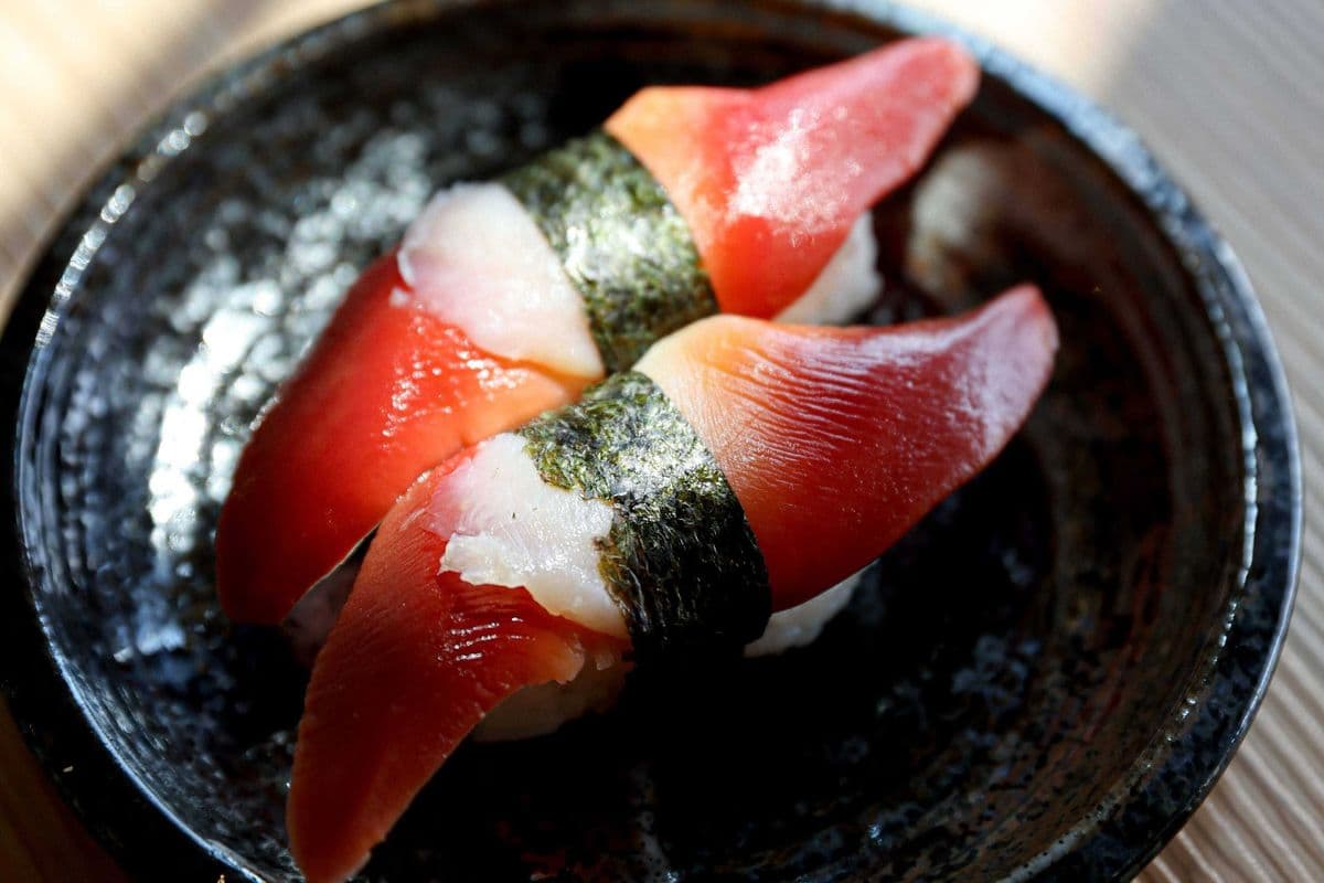 Hokkigai Sushi (Surf Clams) (2 pcs)