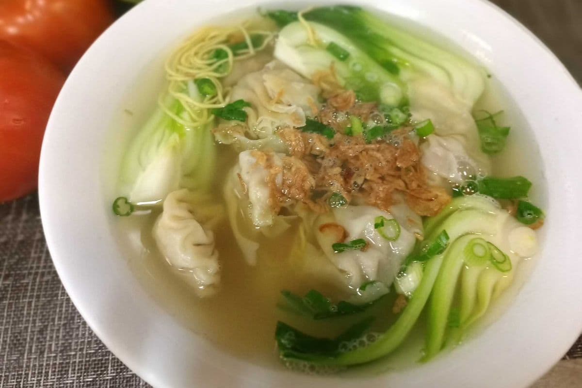 218. Wonton with Egg Noodle Soup