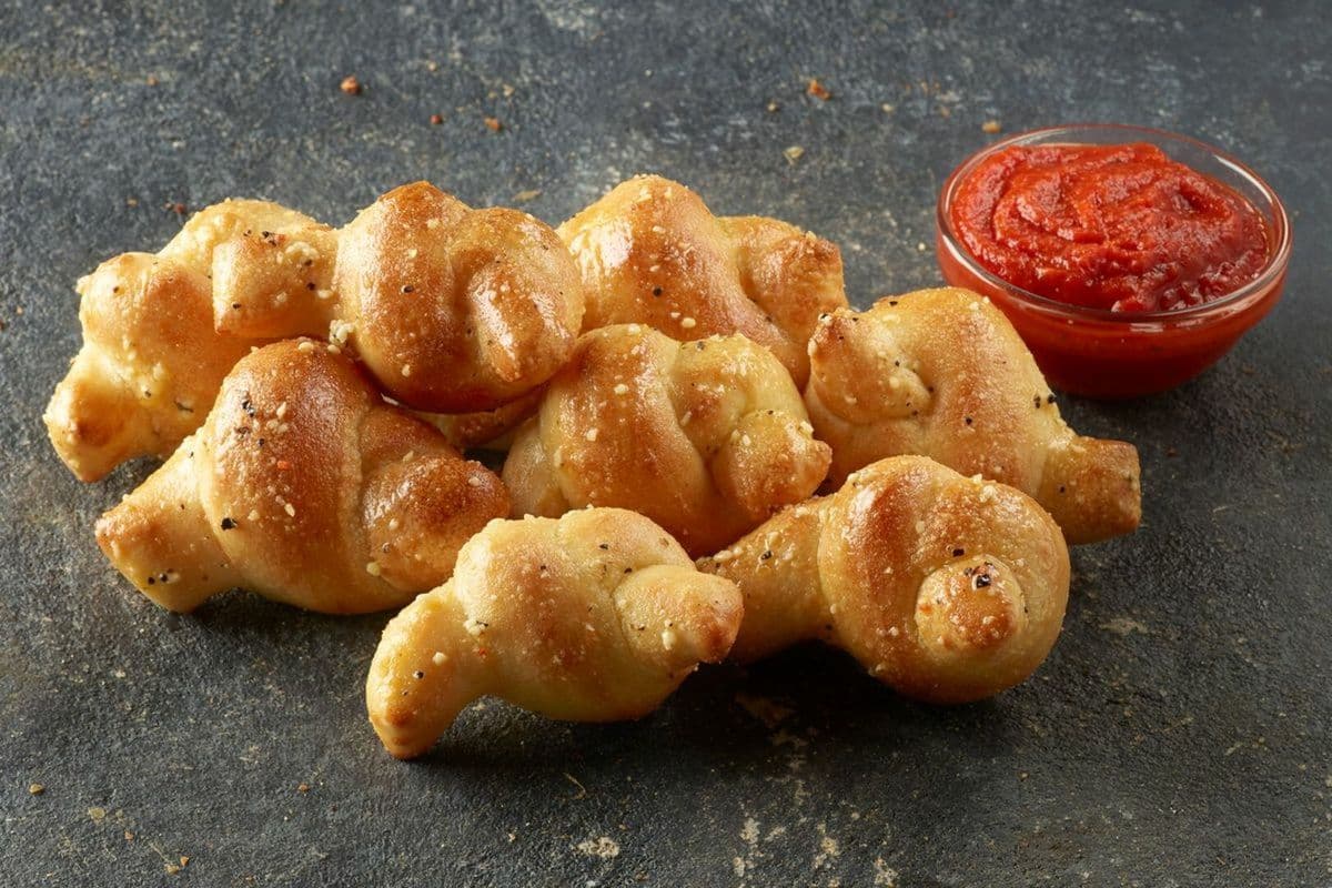 Torsade de pain à l'ail / Garlic Knots (8 pcs)