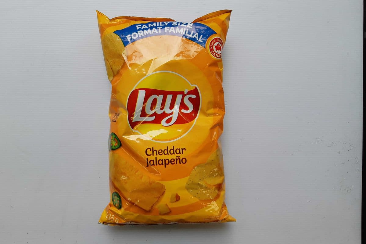 Lay's Cheddar Jalapeno Potato Chips 235 g