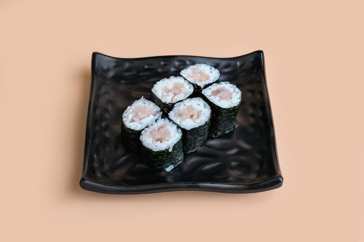 Tuna Roll (6 pcs)