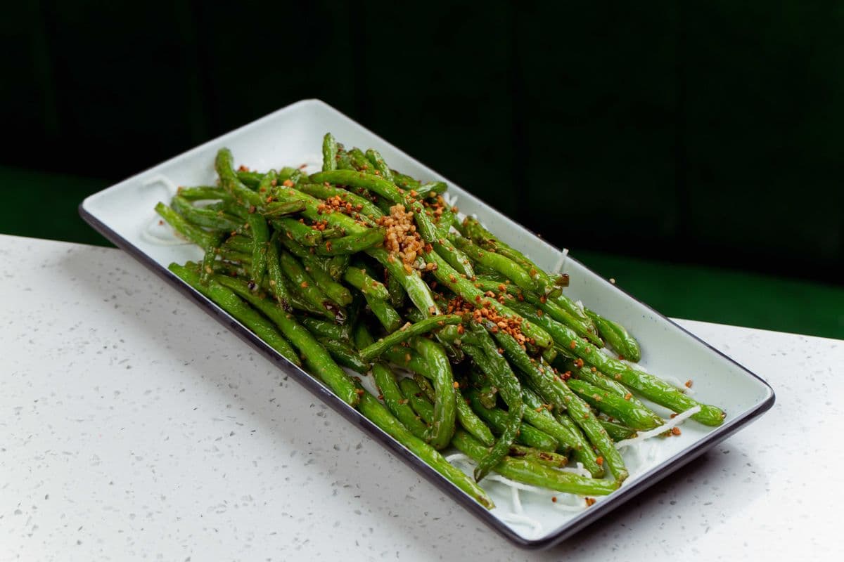 Stir-Fried Green Beans with Crispy Garlic 蒜蓉四季豆