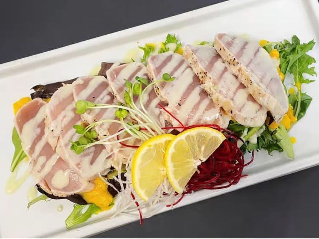 Tuna Tataki Salad
