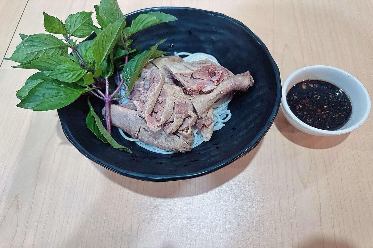 #.FRESH CHOPPED CHICKEN &BAMBOO SHOOTS VERMICELLI SOUP-竹筍粉絲同雞肉沙律-BÚN MĂNG GỎI GÀ CHẶT