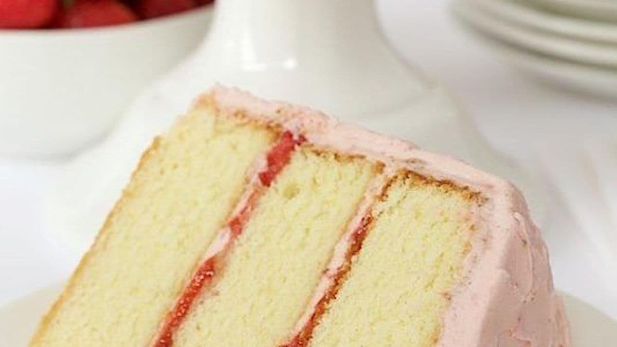 Vanilla Strawberry Cream Cake (V)