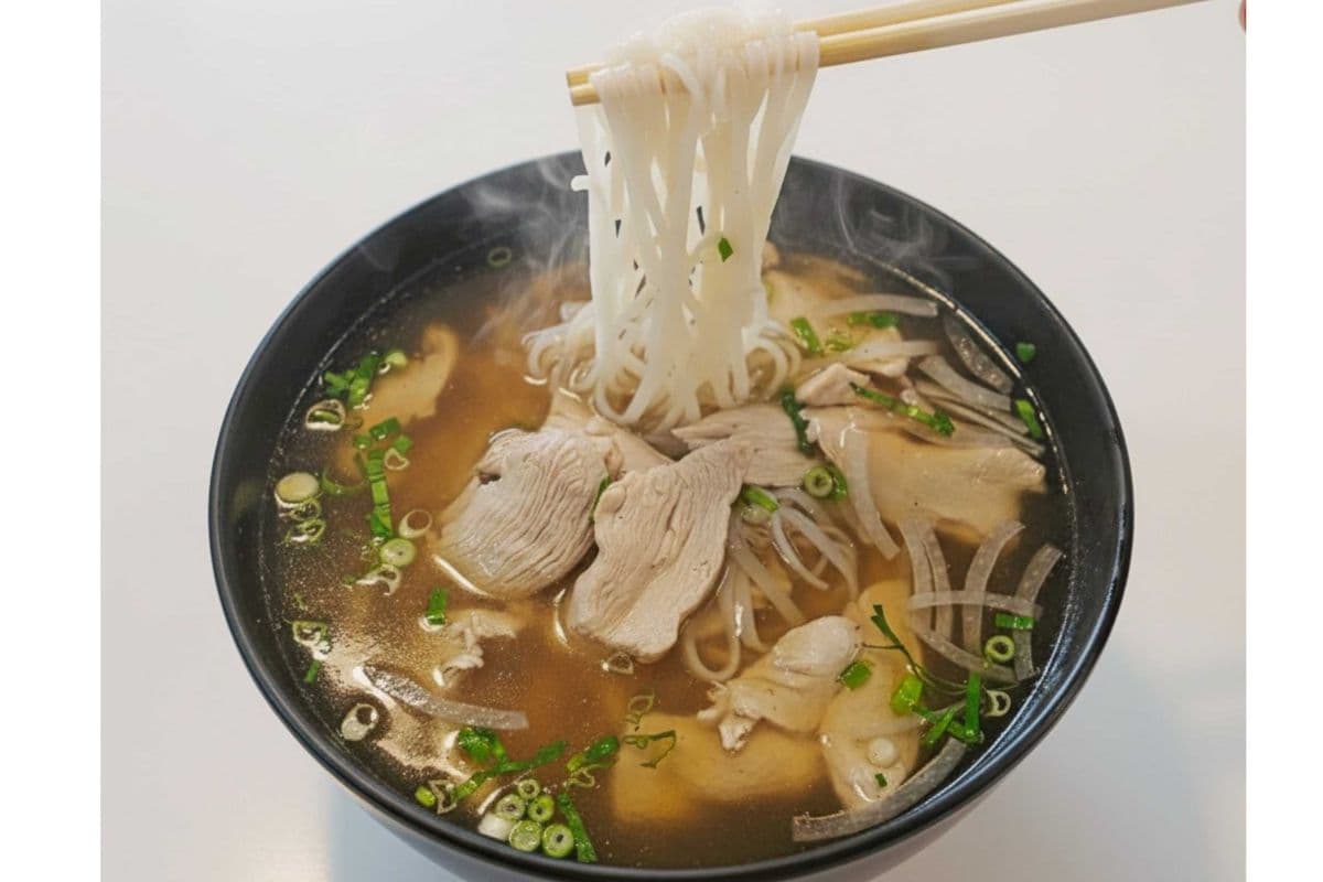 P9. CHICKEN PHO