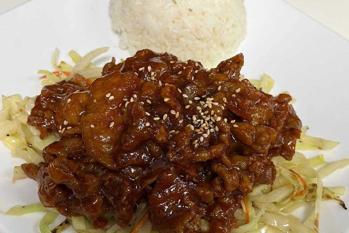 Spicy pork B.B.Q (Jeyuk)
