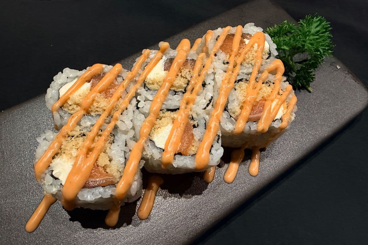 35.Dreamy salmon Roll(6Pcs)