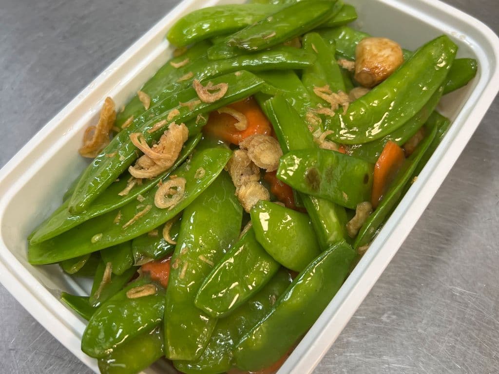 Snow Peas with Roasted Garlic