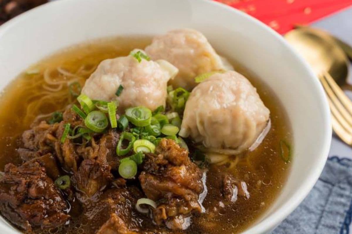 Shrimp Wonton and Beef Brisket Egg Noodle in Soup