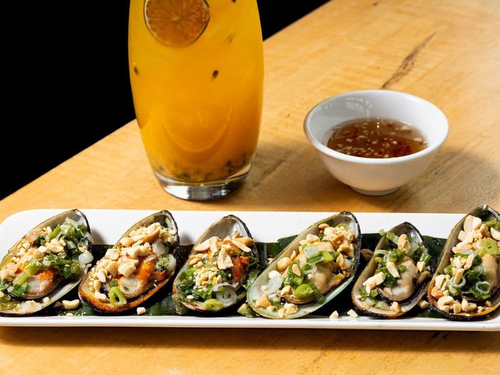 K30 - Grilled Mussels (Vẹm Xanh Nướng)