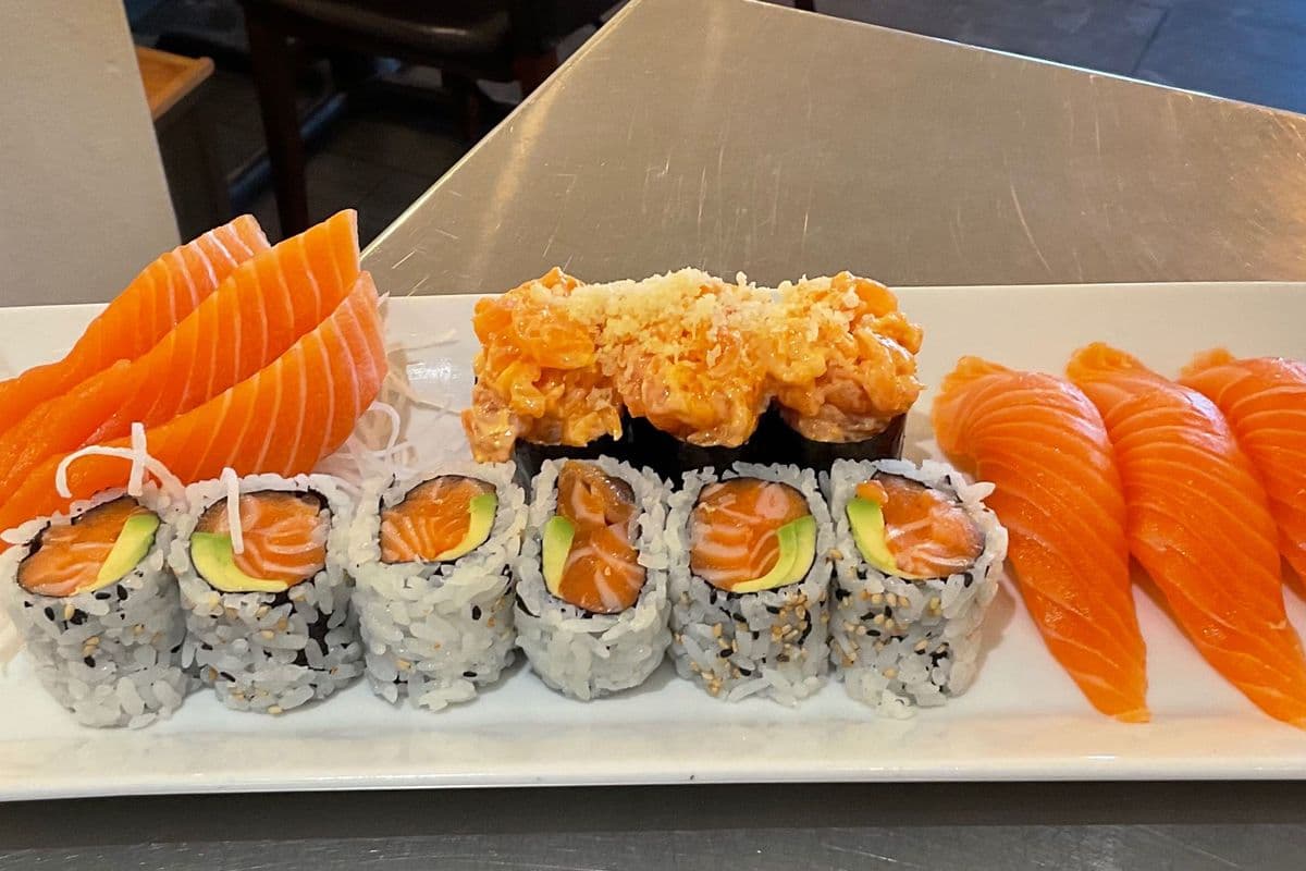 Salmon Lover (15 pcs)