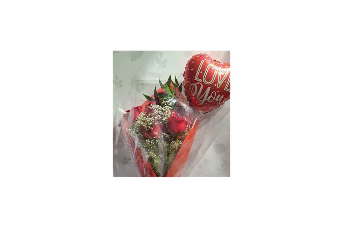 6 Red Roses Bouquet with I Love You Balloon