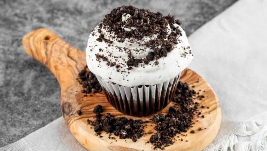 Each Cookies & Cream Cupcake