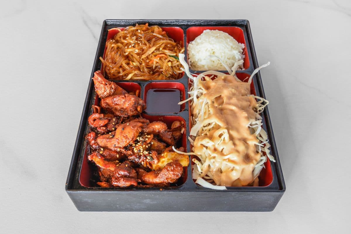 Combo Buldak (Poulet piqauant et epice / Grilled Hot Spicy Chicken)