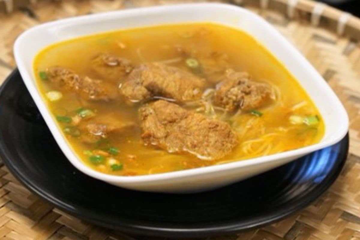 32b. Spare Ribs Stewed with Rice Noodle Soup