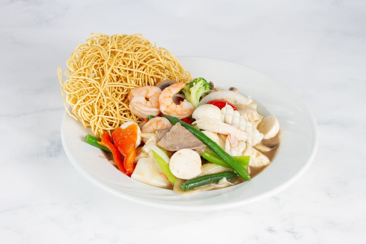 63. Mixed Meat and Seafood Egg Noodles