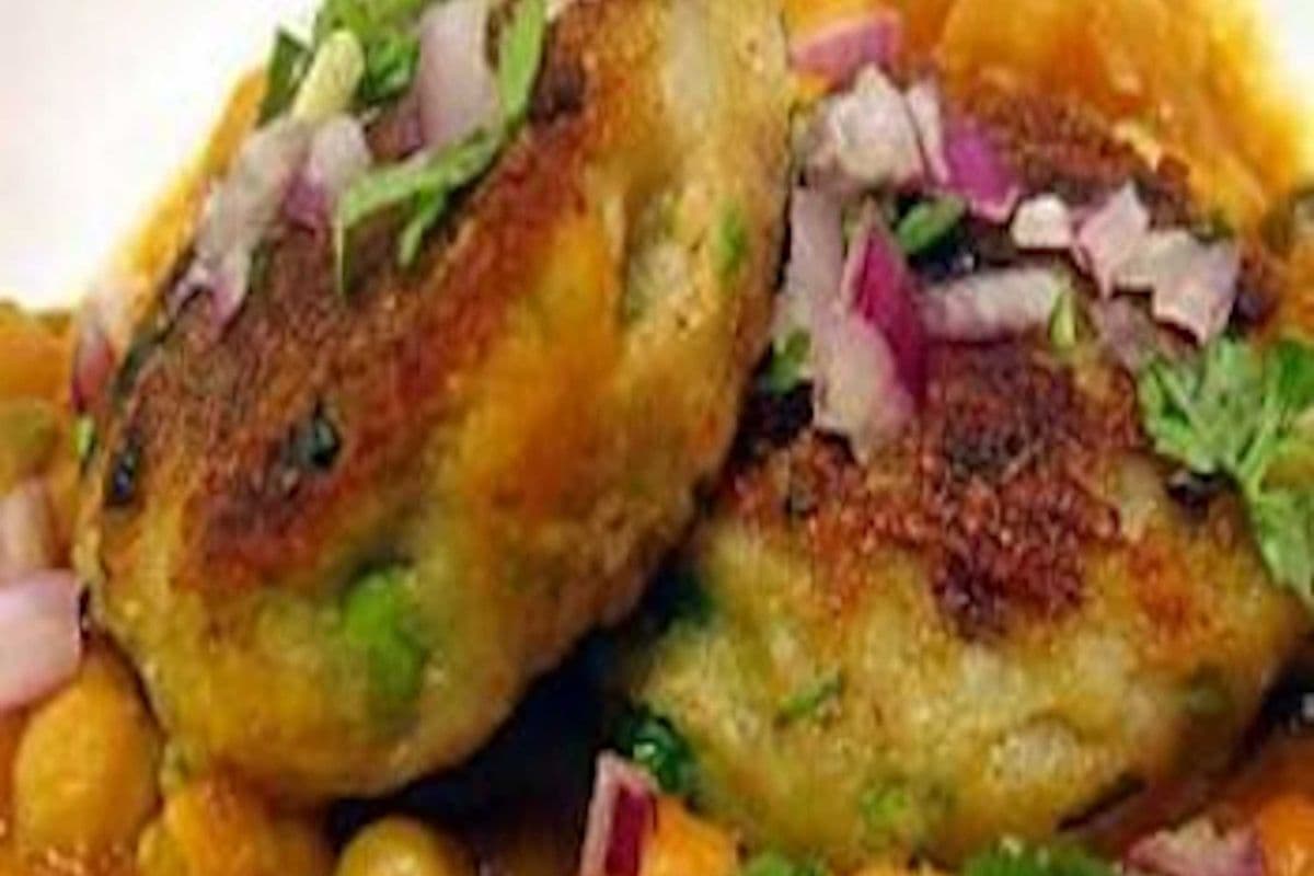 Aloo Tikki Chaat (2 pcs with Chickpeas)