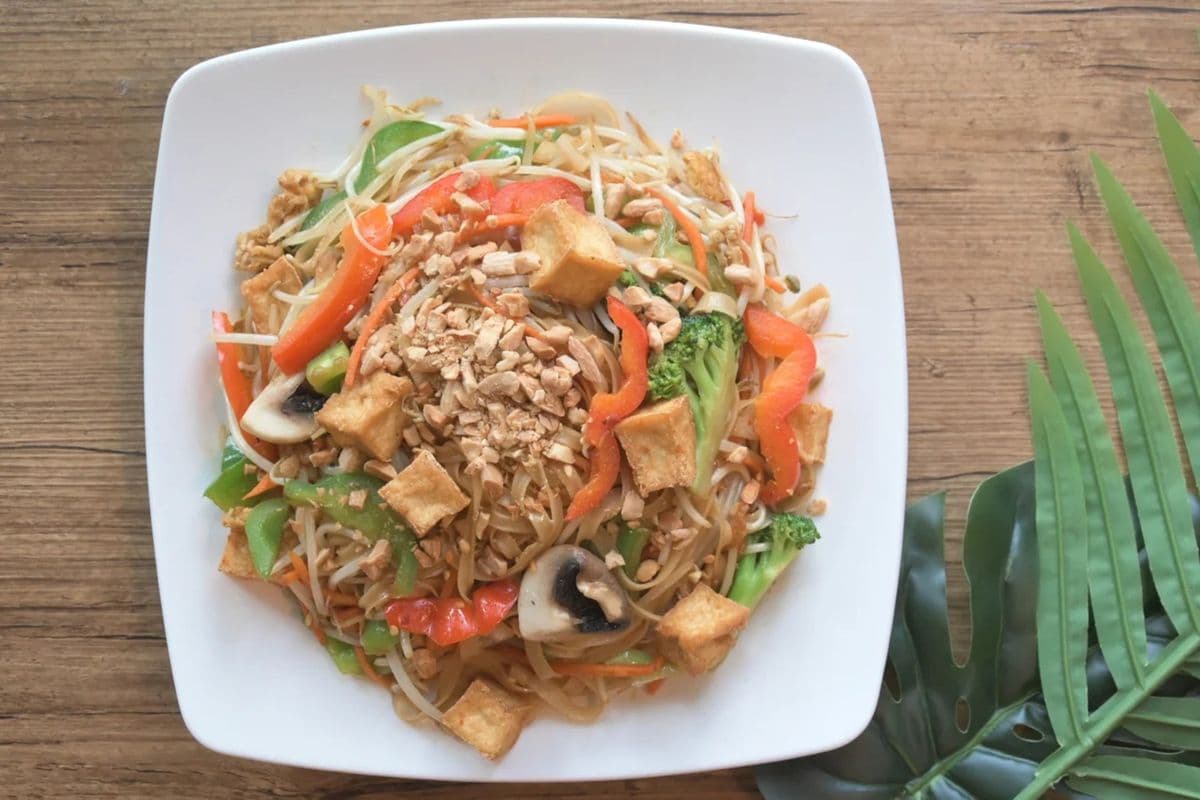 Vegetables Pad Thai with Tofu