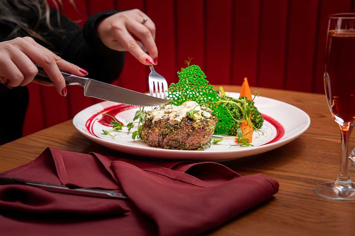 CRAB GRATINATED FILET (7 oz)
