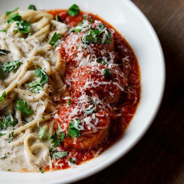 TRUFFLE CREAM SPAGHETTI & MEATBALLS