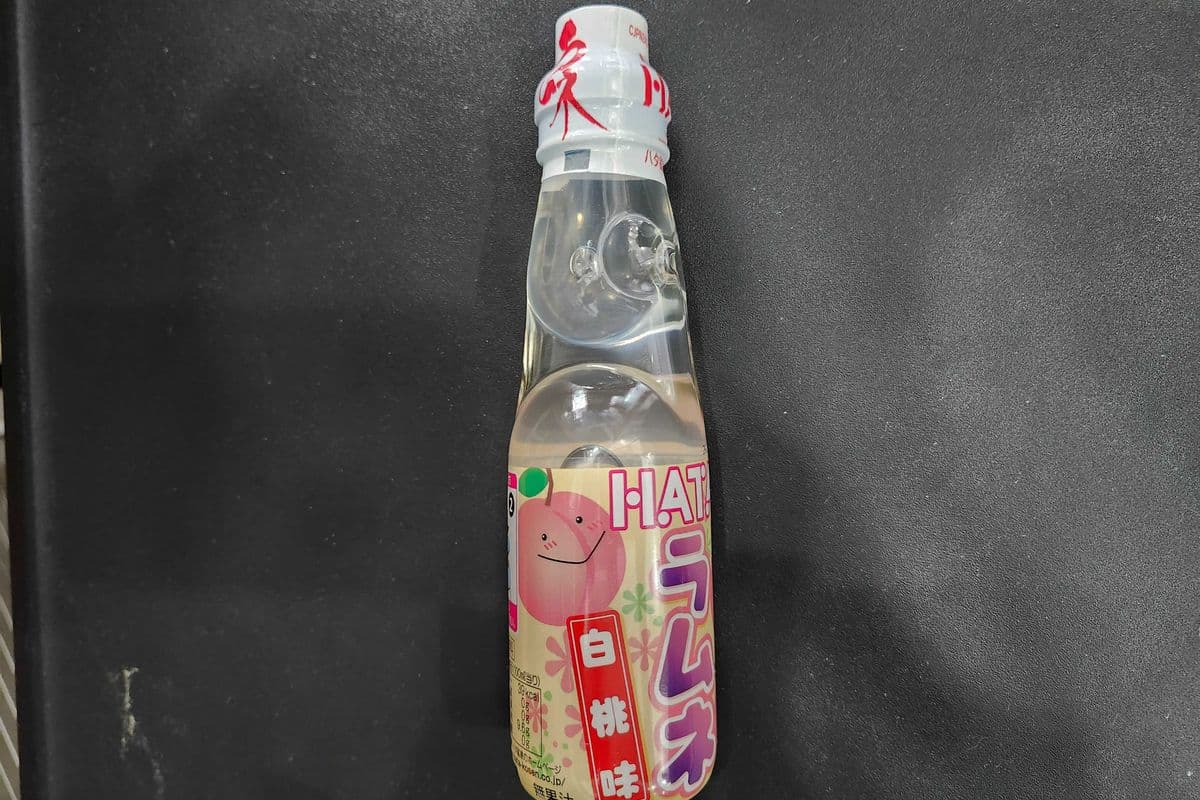 Hata Kosen Ramune Soda pêche blanche 200ml Produit des Japon (白桃) / Product of Japan