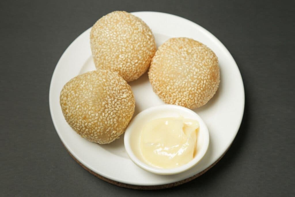77. Boules de sésame (3mcx) / Sesame Balls (3pcs)