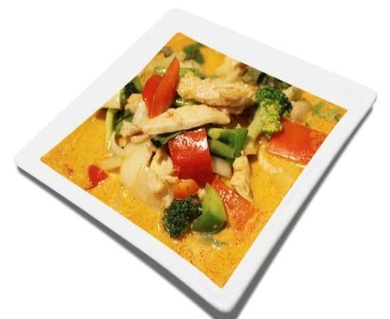 18a. Poulet ou bœuf au cari rouge avec riz / Red Curry Chicken or Beef with Rice/红咖喱鸡(牛)