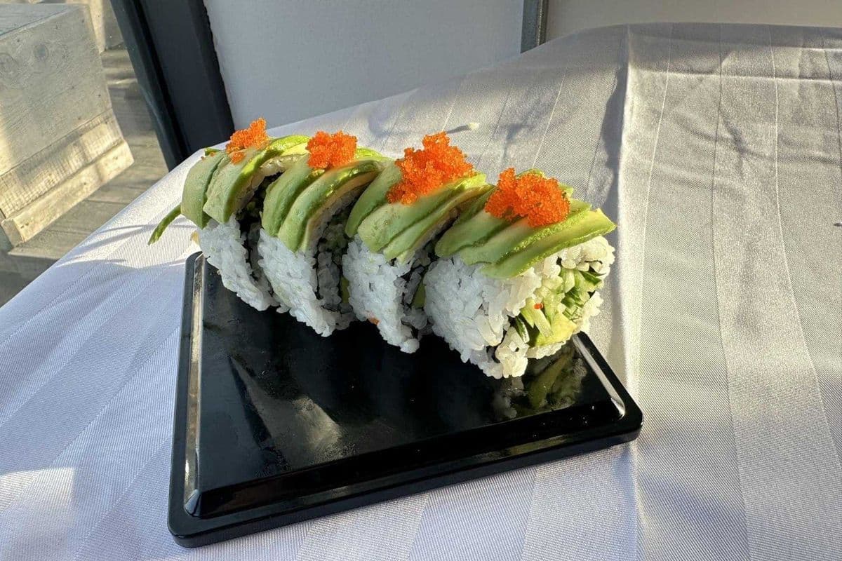 Green Dragon Roll (8pcs)
