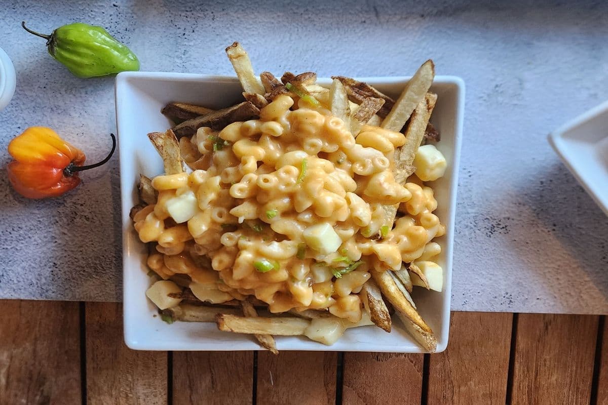 Macaroni & Cheese Poutine