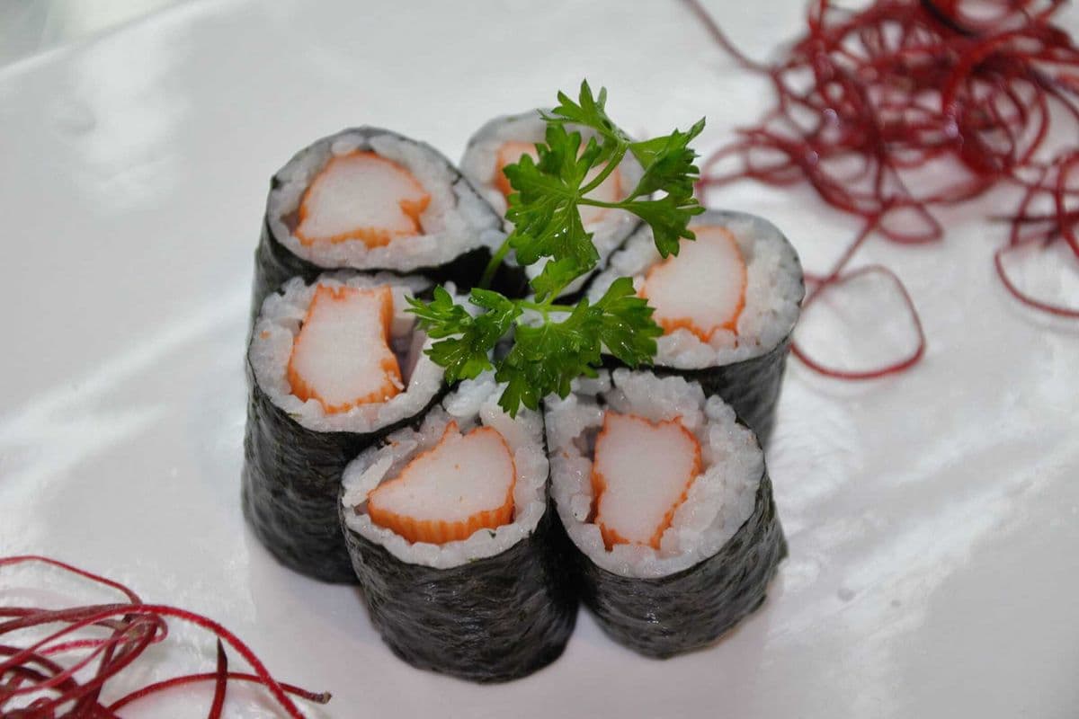 Kanikama (Crab Stick) Roll (6 Pieces)
