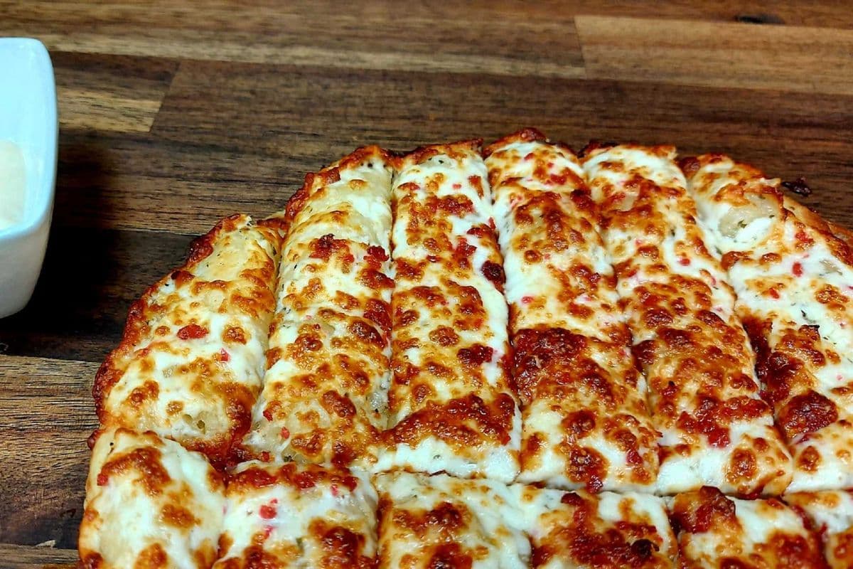 9" Garlic Cheese Finger