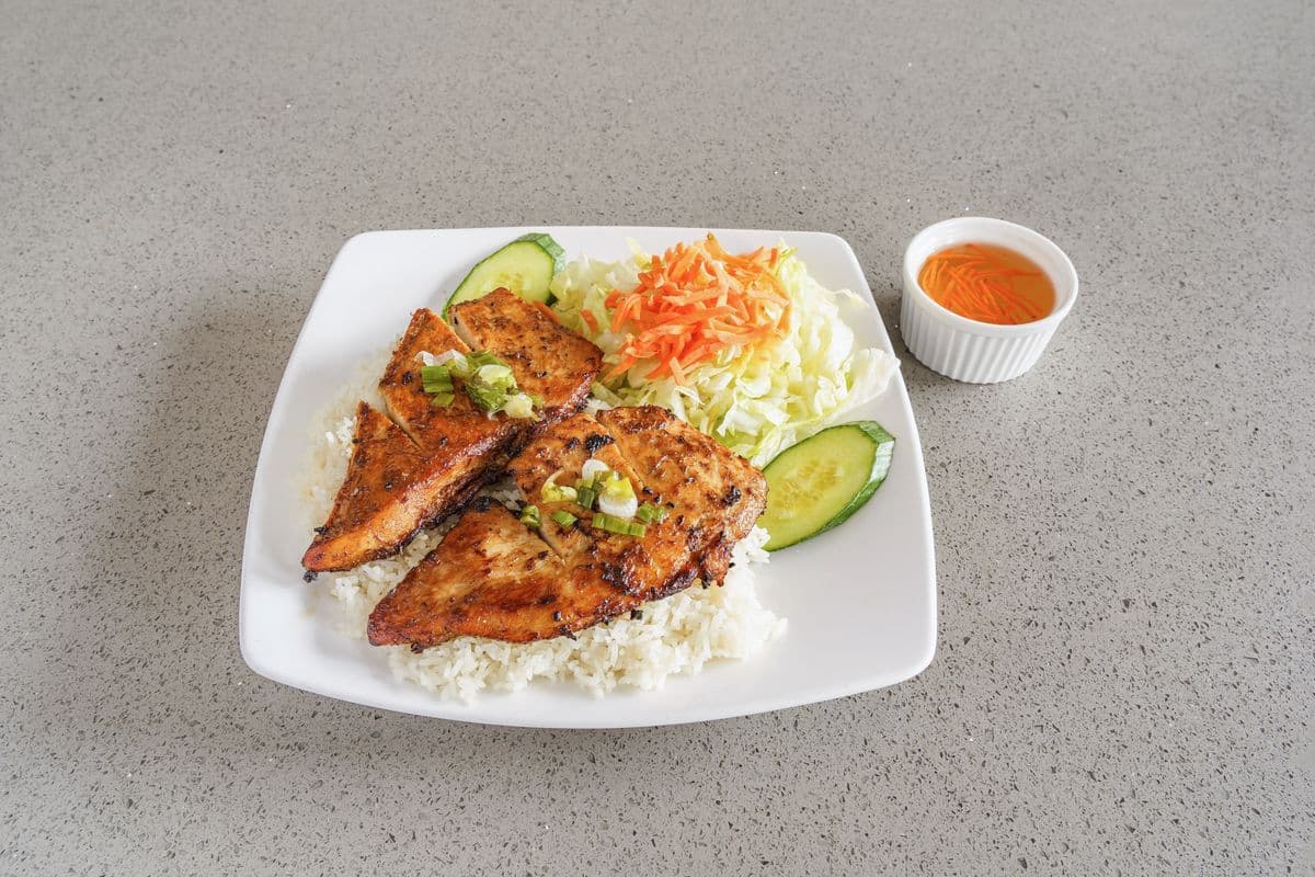 R63. Grilled Lemongrass Chicken on Steamed Rice