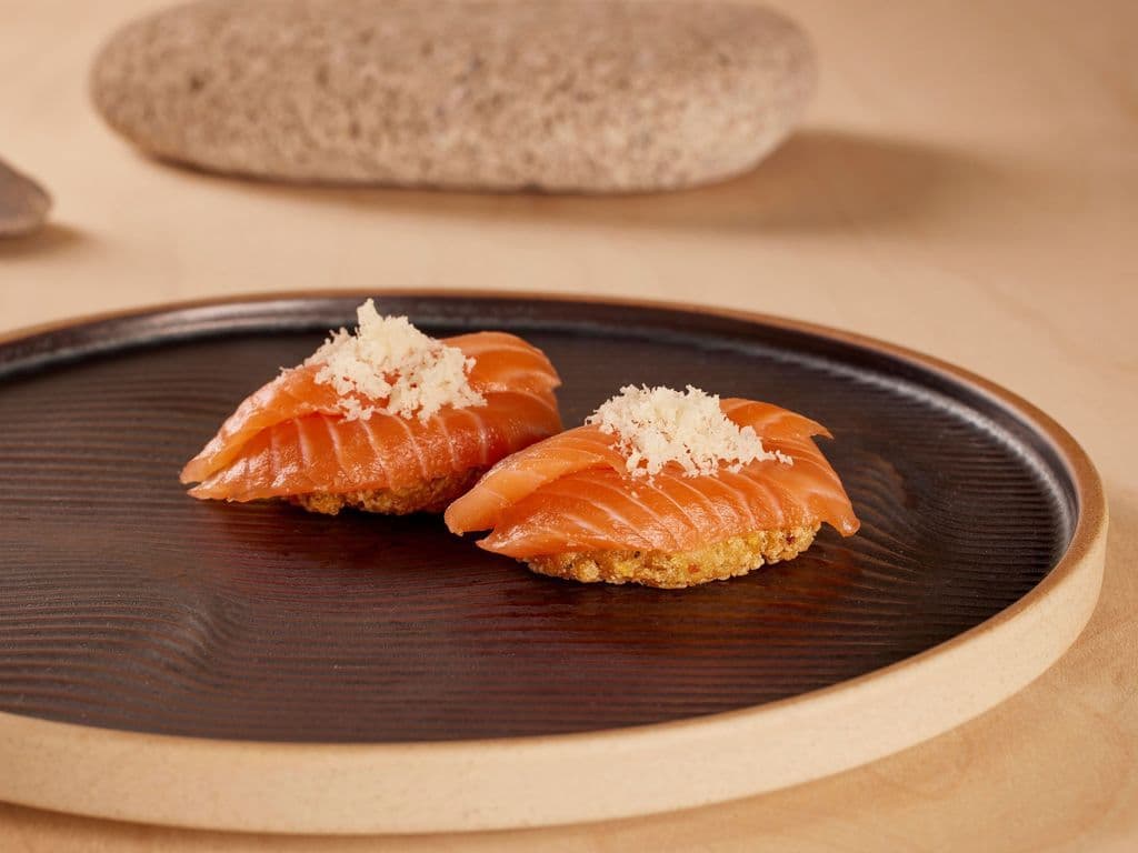 Salmon Pizza (4pcs)