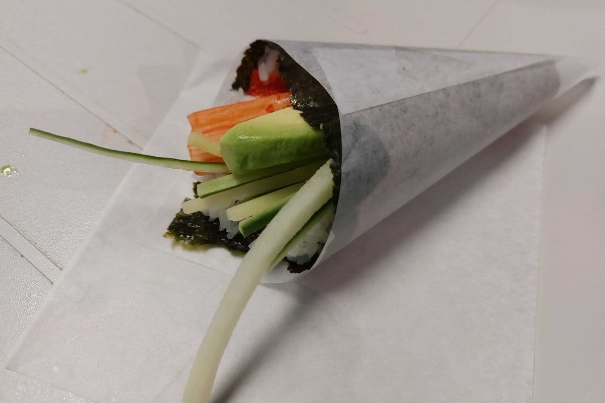 40. California Hand Roll (1 pc)