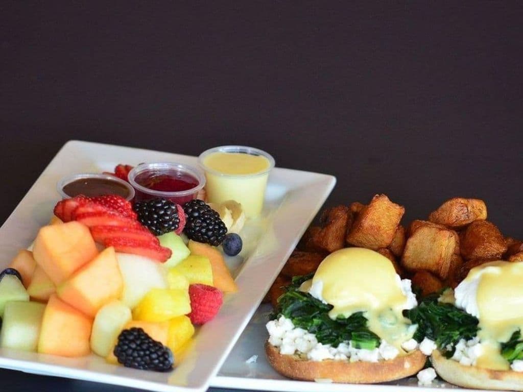 Bénédictine au fromage de chèvre et épinards / Goat Cheese and Spinach Benedict